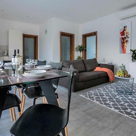 Stunning Penthouse Roof Terrace & Communal Swimming Pool St. Paul's Bay Buitenkant foto