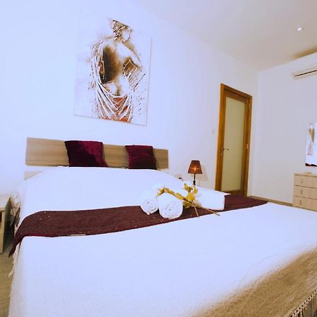 Stunning Penthouse Roof Terrace & Communal Swimming Pool St. Paul's Bay Buitenkant foto