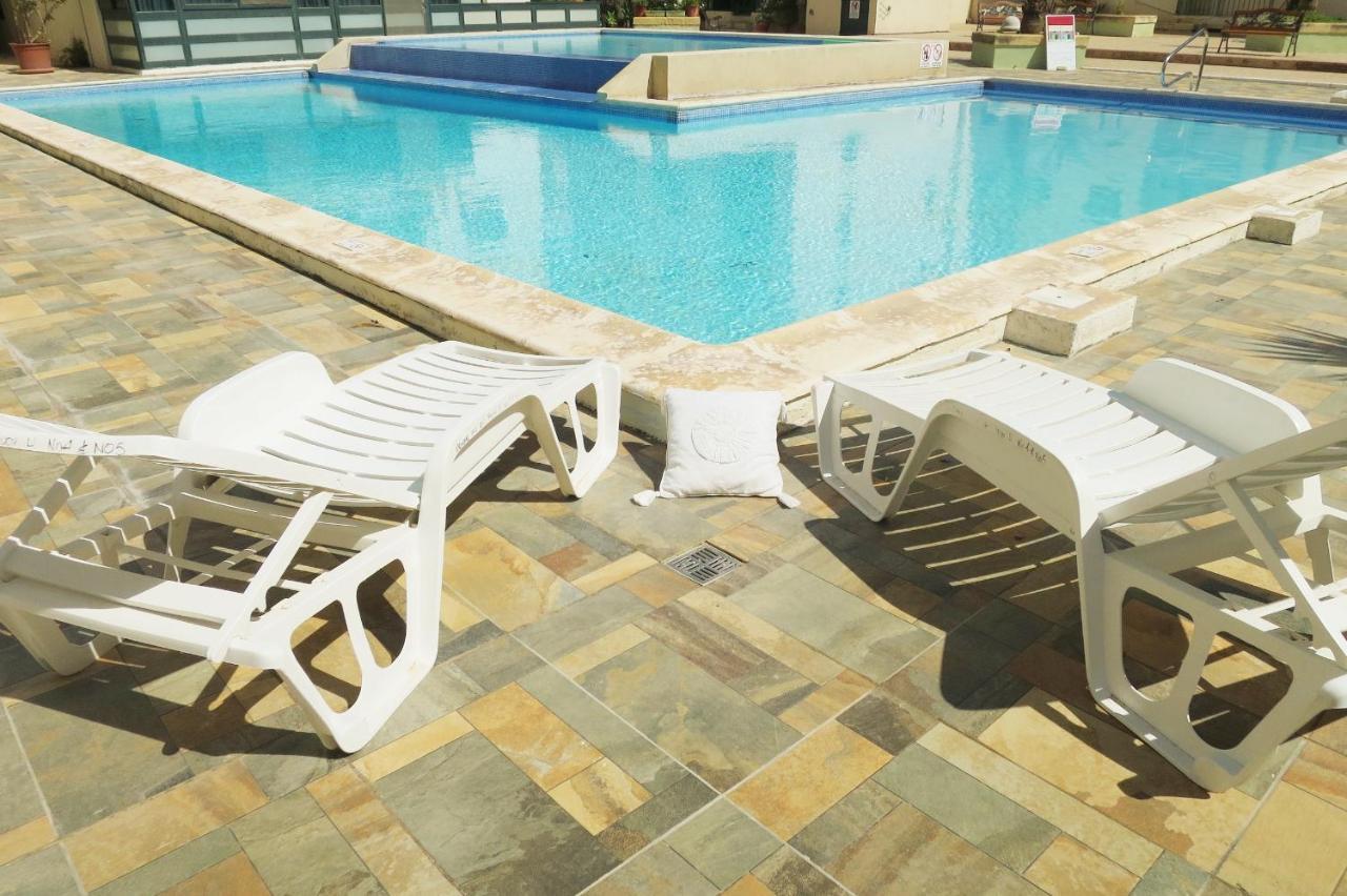 Stunning Penthouse Roof Terrace & Communal Swimming Pool St. Paul's Bay Buitenkant foto