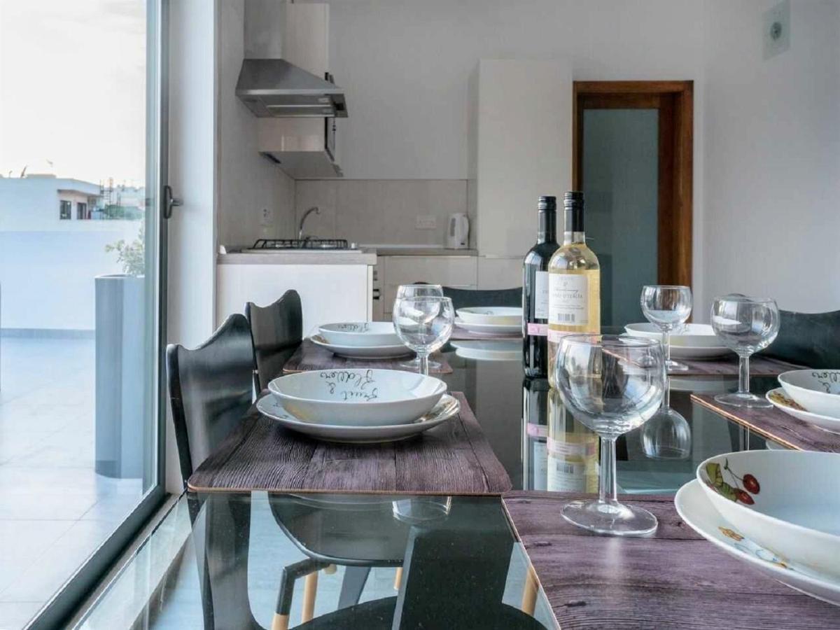 Stunning Penthouse Roof Terrace & Communal Swimming Pool St. Paul's Bay Buitenkant foto