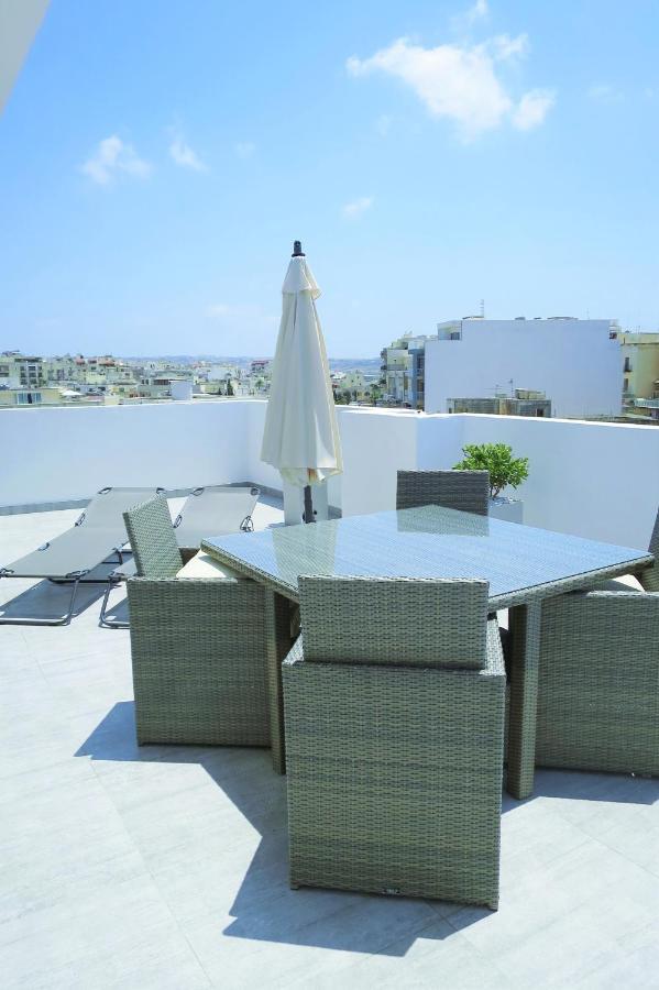 Stunning Penthouse Roof Terrace & Communal Swimming Pool St. Paul's Bay Buitenkant foto
