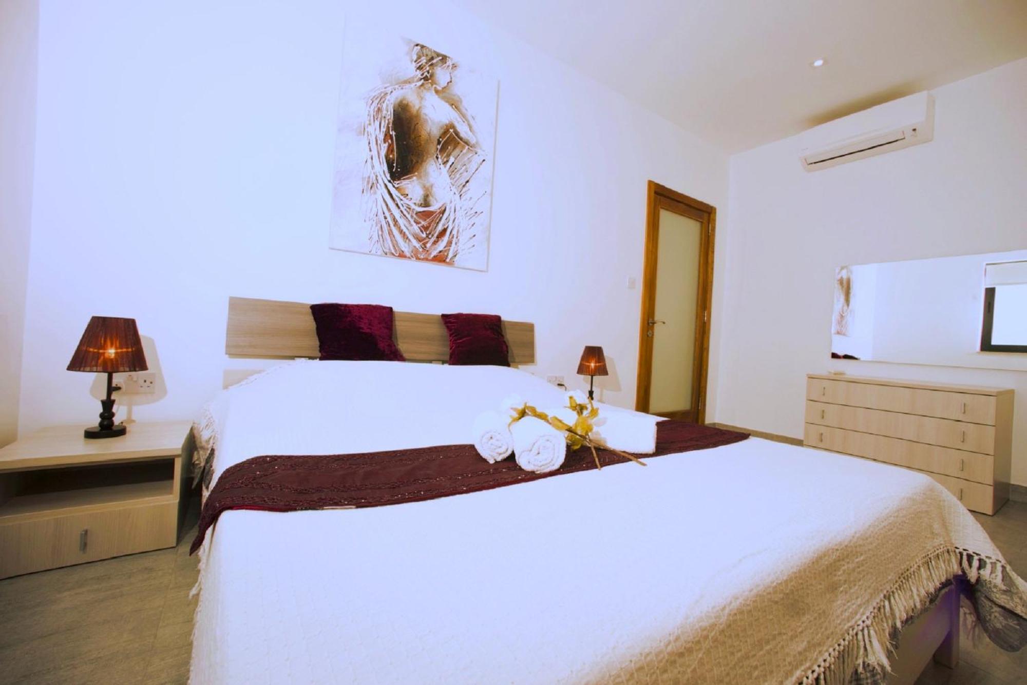 Stunning Penthouse Roof Terrace & Communal Swimming Pool St. Paul's Bay Buitenkant foto